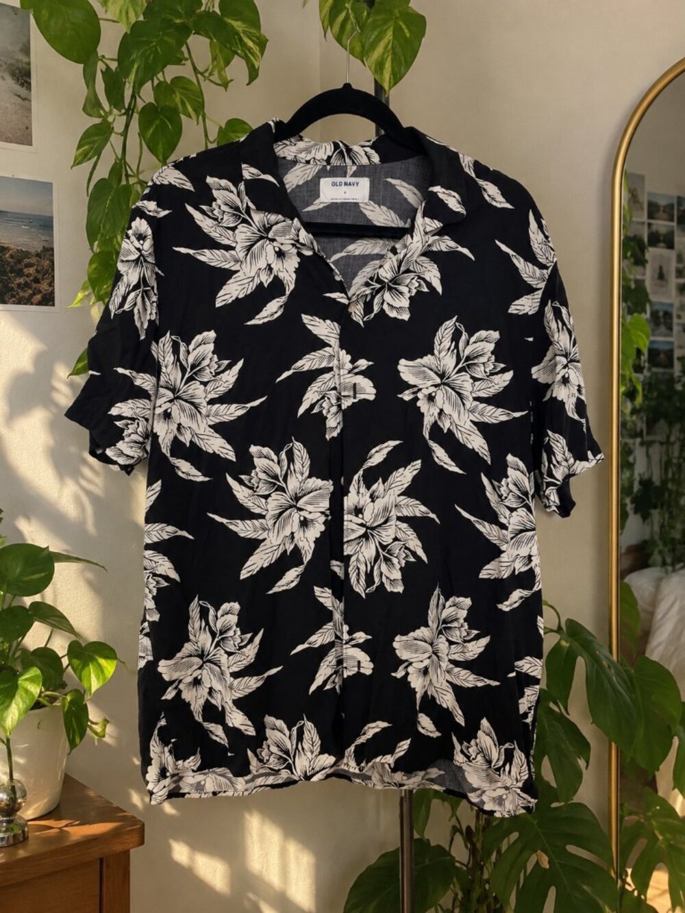 Old Navy Men's Loose Fit Vintage Hawaiian Shirt - Black & White Floral Print